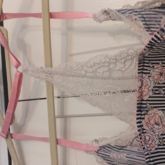 // DONATED 💙 2/$7 Marilyn Monroe cami short stripped pajama set size L - Picture 7 of 12